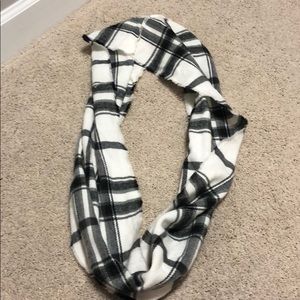 Black and white scarf